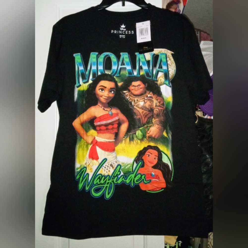 Moana Disney shirt size medium